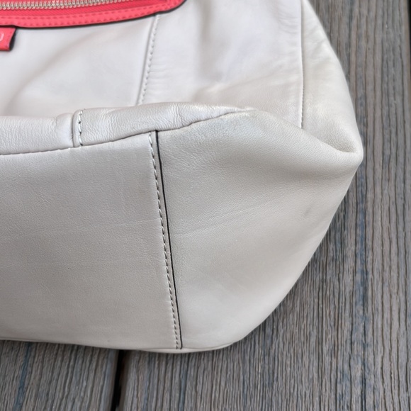 Coach leather shoulder bag in excellent conditions! - Picture 7 of 10